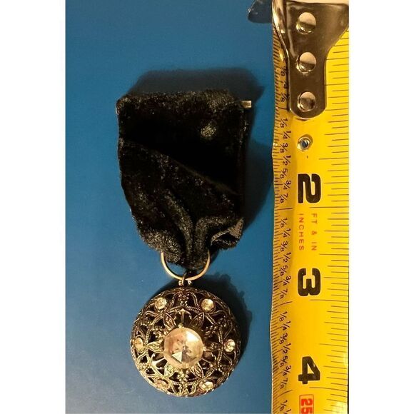 Vintage Black Velvet Brooch w Rhinestone Silver Tone Pendant - Picture 4 of 5